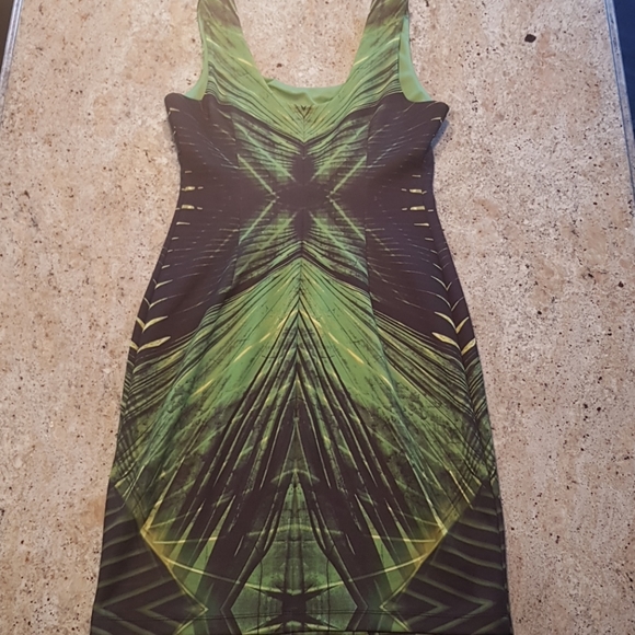 💚 Fabulous green Muse dress - Picture 5 of 8